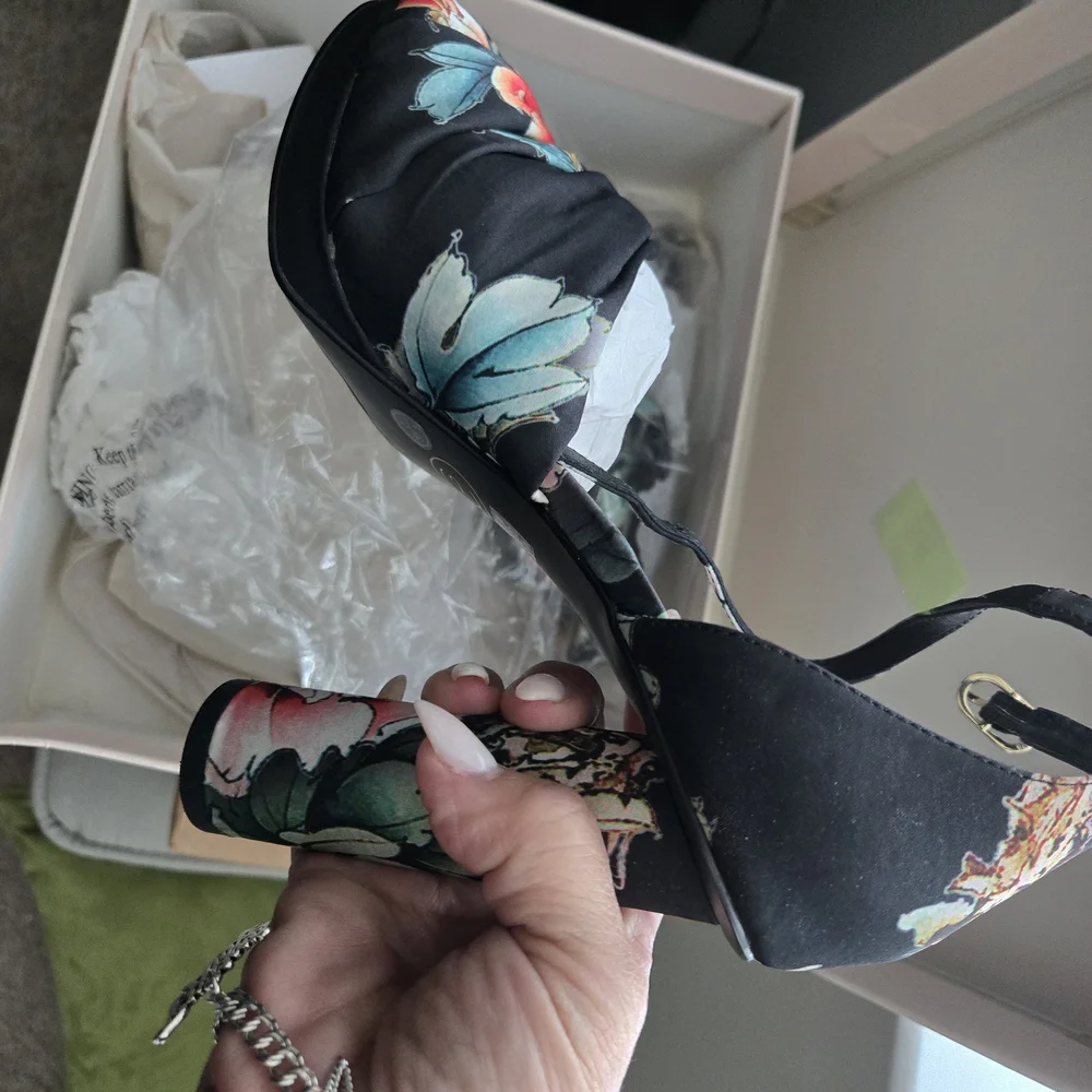 Chinese Laundry Flory Geisha Print Heels - Picture 3 of 15